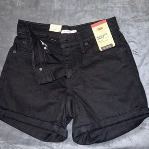 NWT—-LEVI’S Black Jean Shorts, W26